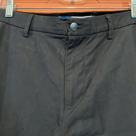 Old Navy Straight Ultimate Tech Built-In Flex Chino Pants - Picture 8 of 13